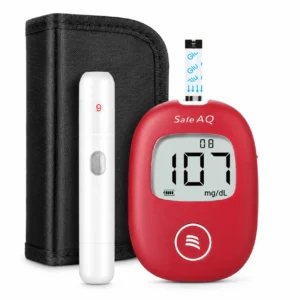 Rot ablesbarer Glukosemesser mit Messstreifen, Lanzettengerät und schwarzer Tragetasche, der 107 mg/dl anzeigt.