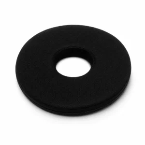 Schwarzes Stoffkissen in Donutform mit einem Loch in der Mitte (ein Ringkissen).