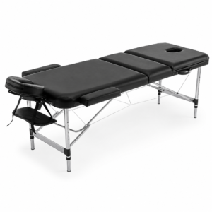 Schwarzer, verstellbarer Massagetisch mit gepolsterter Liegefläche, Kopfstütze und Stahlbeinen auf einem Klapprahmen.