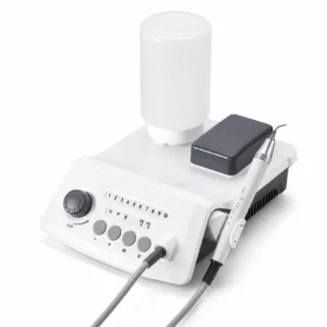 Dentaler Ultraschallreiniger mit Wassertank und Handstück zur Zahnreinigung.