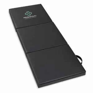 Schwarze, dreifach faltbare Gymnastikmatte mit Tragegurt und Medyczny.eu-Logo auf der oberen Platte (Branding einer medizinischen Website).