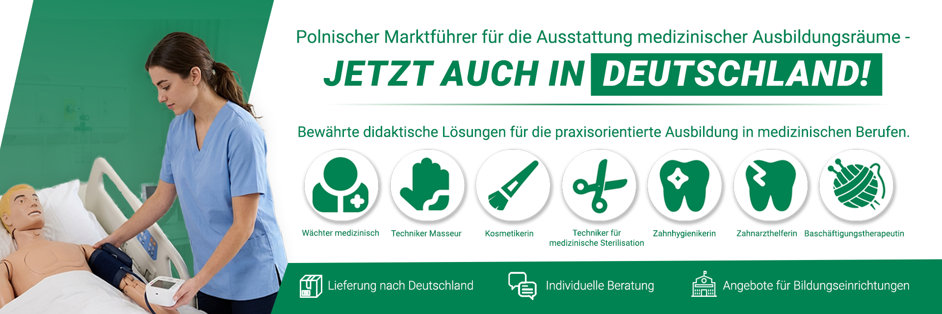 Banner für medizinische Ausbildung in Deutschland, zeigt eine Krankenschwester, die sich in einem Krankenhausbett mit grünen Akzenten um eine Patientenpuppe kümmert.